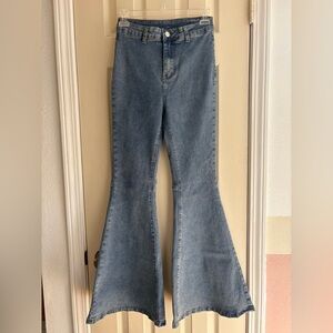 SHEIN Extreme Flare Bell Bottom Jeans Size 27 - Light Wash
